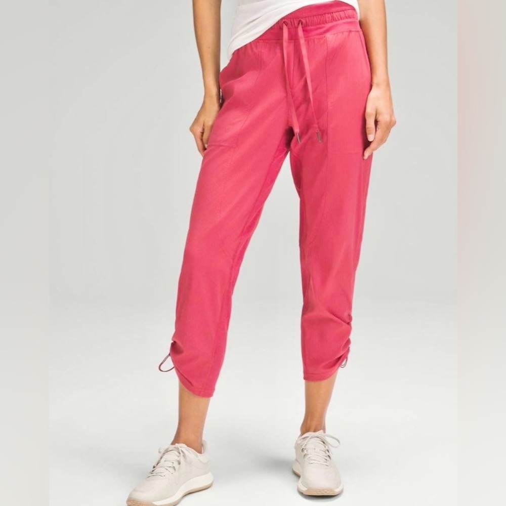 Lululemon Dance Studio Mid-Rise Cropped Pant Pink Size 2